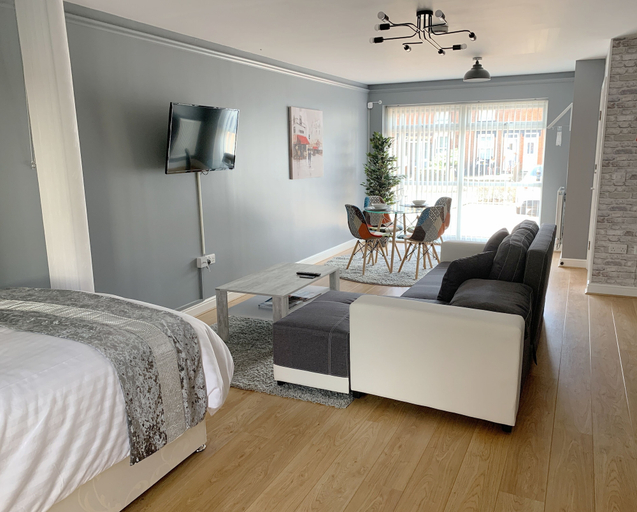 Bedroom, Toothbrush Apartments - Studio Apartment, Suffolk