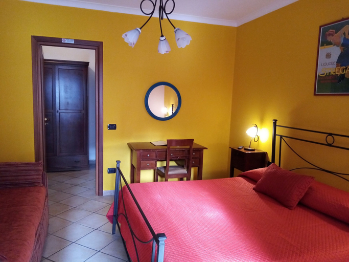 Bedroom 1, Albergo Pace, Napoli