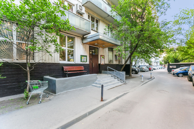 Exterior & Views 2, Apartment on B Polyanka 30, Central