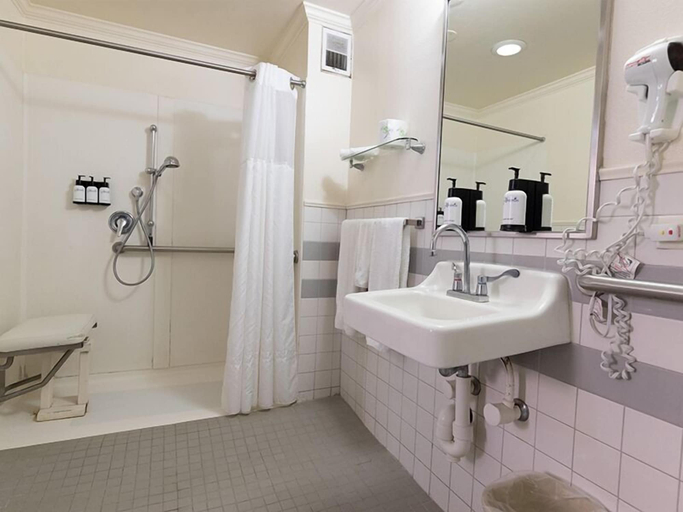 Bathroom 4, Pacific Marina Inn Airport Hotel, Honolulu