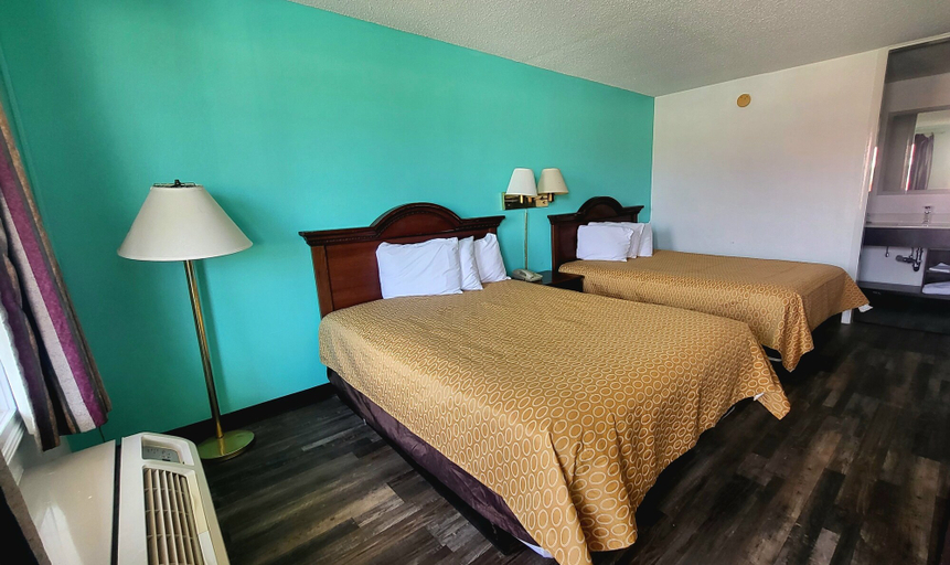Bedroom 4, Greeneville Inn and Suites, Greene