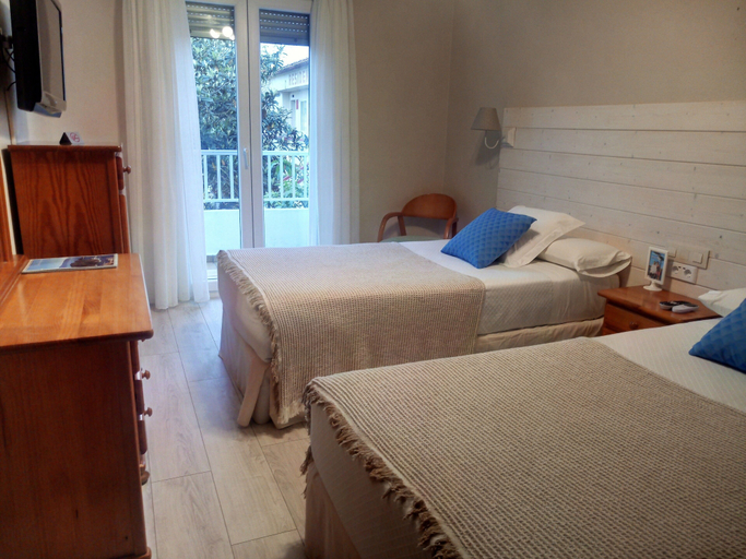 Bedroom 2, Hotel Rodeiramar, Pontevedra