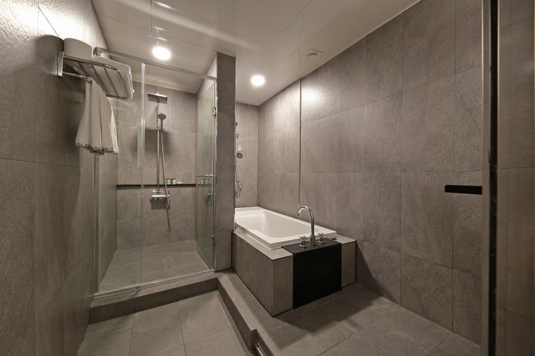 Bathroom 5, Benikea Swiss Rosen Hotel, Gyeongju