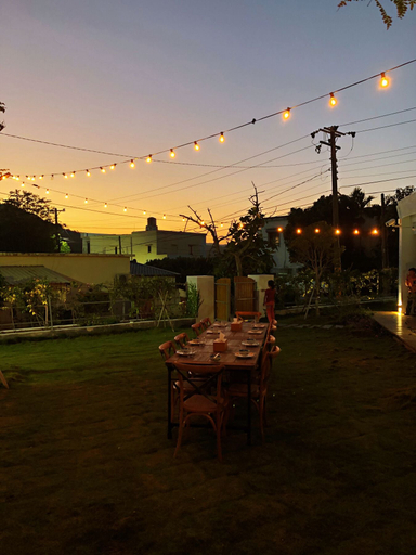 Food & Drinks 4, Mooning the Hill, Pingtung