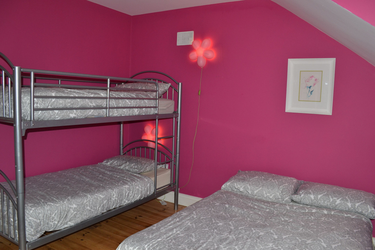 Bedroom 2, Lios Mór - 5 bed self catering house