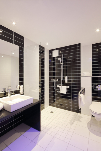 Bathroom 4, Holiday Inn Express FRIEDRICHSHAFEN by IHG, Bodenseekreis
