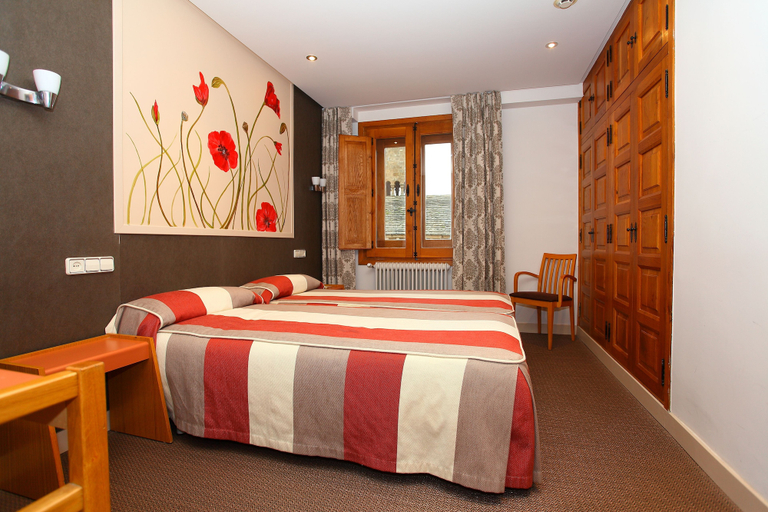 Bedroom 2, Hotel Monasterio de Leyre, Navarra
