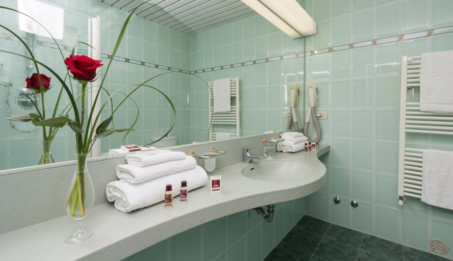 Bathroom 4, SHG Hotel Bologna, Bologna