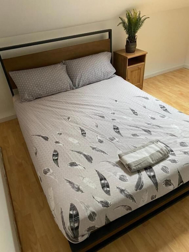 Bedroom 2, The Vacationers, Sunderland