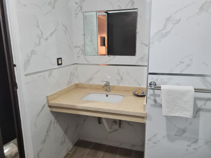 Bathroom 4, Hotel lixus nador, Nador