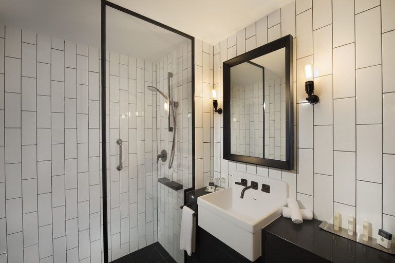 Bathroom 4, DoubleTree by Hilton Hotel Melbourne - Flinders Street, Melbourne