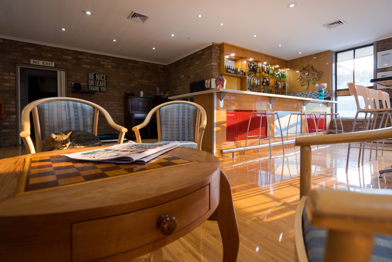 Food & Drinks 5, Farnham Court, Latrobe - Morwell
