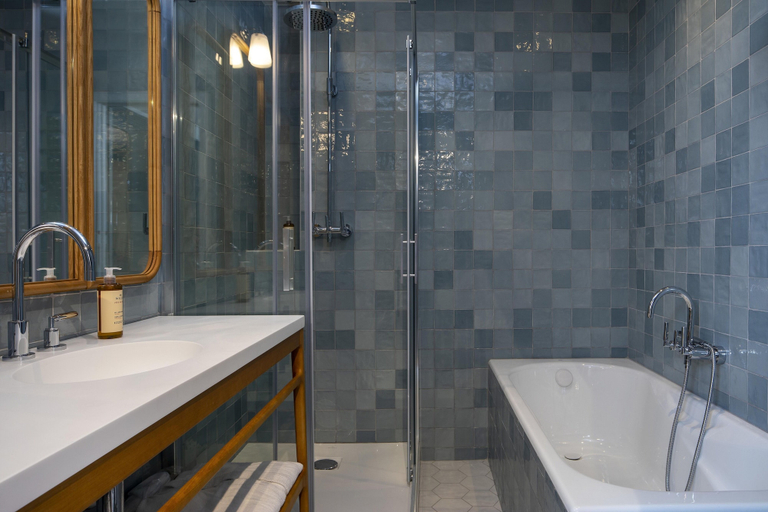 Bathroom 4, Hôtel Louvre Montana, Paris