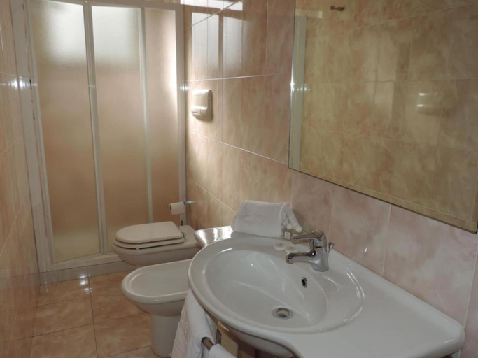 Bathroom 4, Hotel Ristorante Gama, Milano