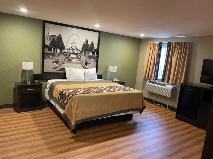 Bedroom 3, Super 8 by Wyndham Joplin, Newton