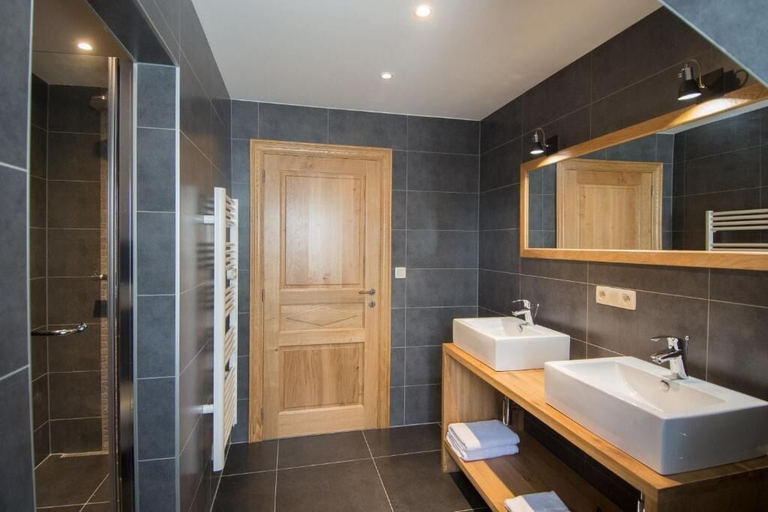 Bathroom 5, De Gouden Klokke, West-Vlaanderen