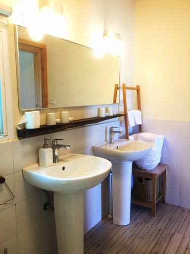 Bathroom 3, Mooning the Hill, Pingtung