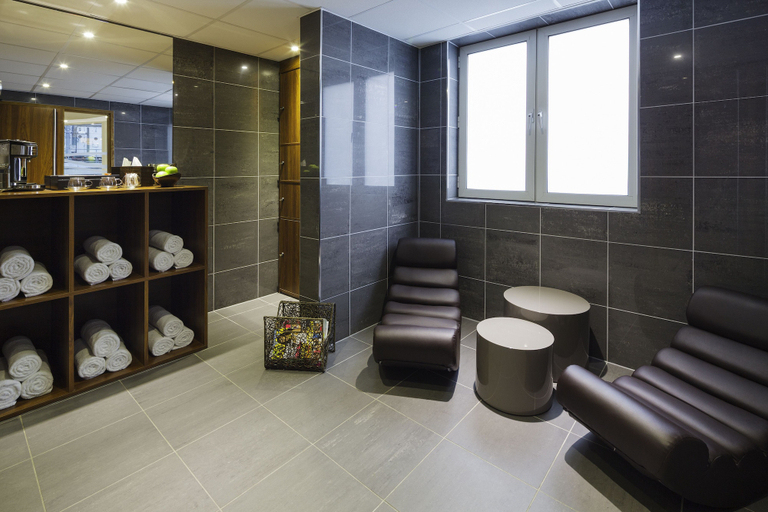 Bathroom 5, Novotel London Bridge, London