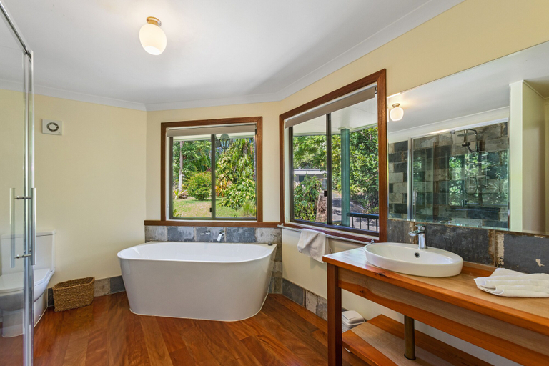 Bathroom 3, Farrants Hill, Tweed - Pt B