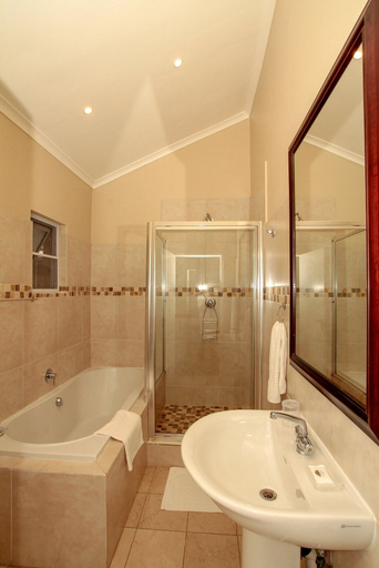 Bathroom 4, Chartwell Guest House, eThekwini