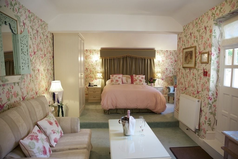 Bedroom 4, The Cottage Hotel, Nottinghamshire