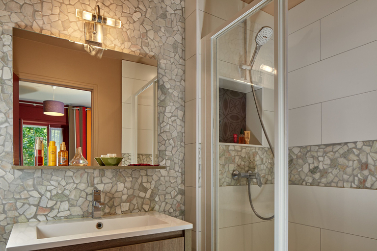 Bathroom 3, Hotel Le Vert Galant, Paris