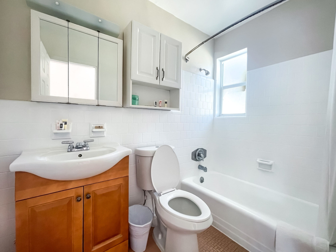 Bathroom 3, The Starfish, Broward