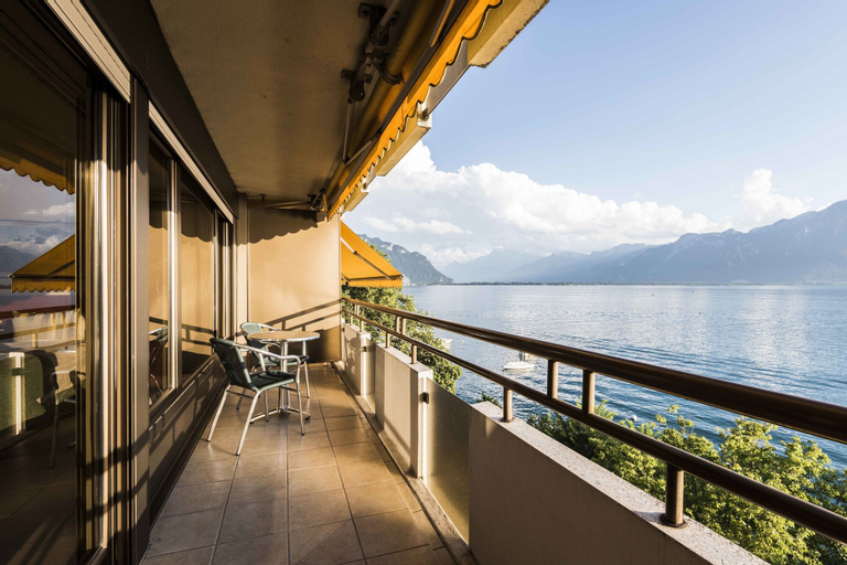 Exterior & Views 21