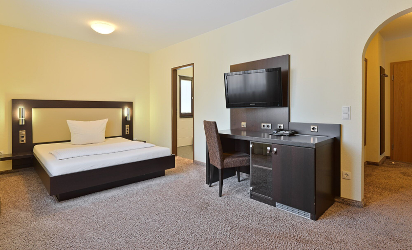 Bedroom 2, Hotel-Restaurant Zur Post, Bonn