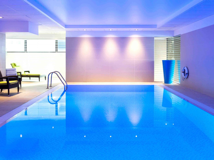 Novotel London Paddington - Tap to explore photos
