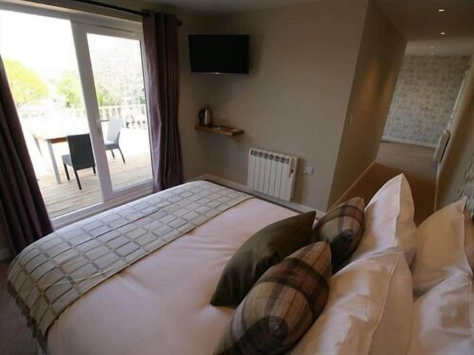 Bedroom 2, The Fox & Hounds, Swindon