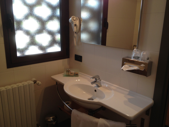 Bathroom 3, Ca' del Rio Resort, Modena