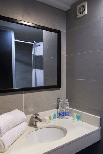 Bathroom 4, Hotel Iquique Express, Iquique