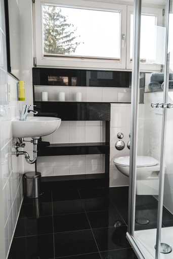 Bathroom 3, Hotel-Restaurant Zur Post, Bonn