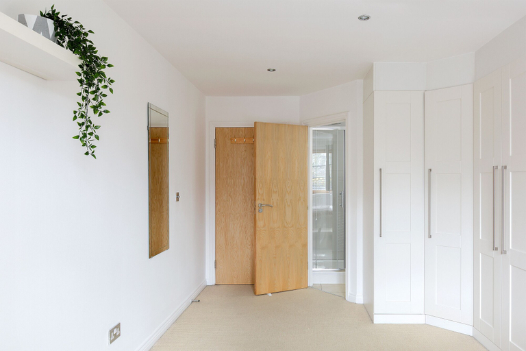 Others 5, Serenity Apartment Whitechapel, London