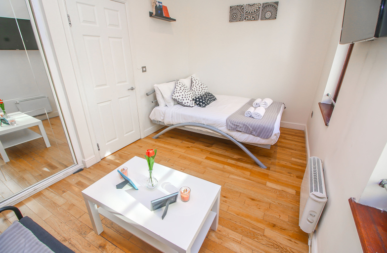 Bedroom 3, Studio Flat near Liverpool Street, London