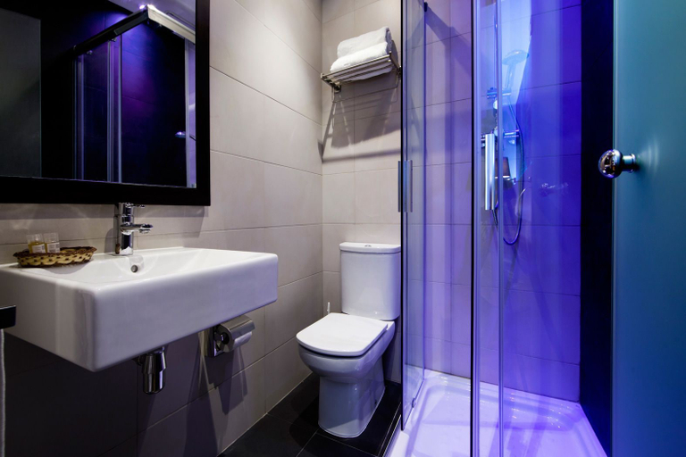 Bathroom 5, Hostal Bcn Ramblas, Barcelona
