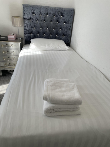 Bedroom 2, Diamonds Villa, York