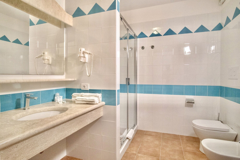 Bathroom 3, Apartments with air conditioning in Orosei, Nuoro