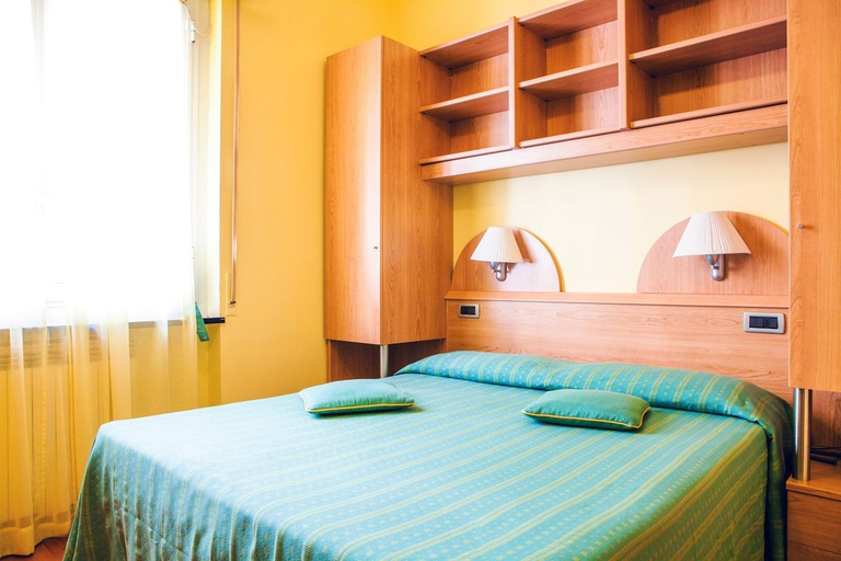 Bedroom 4, Hotel Zurigo, Savona