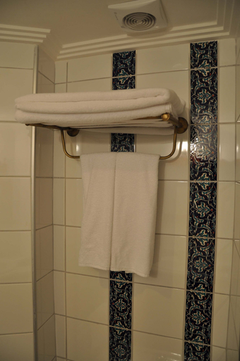 Bathroom 5, Aruna Hotel, Fatih