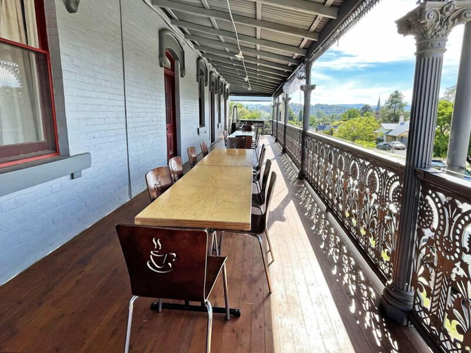 Others 5, Oriental Hotel, Tumut
