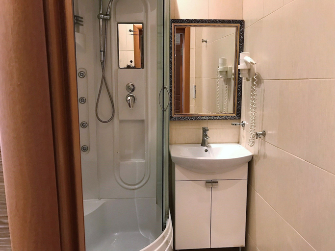 Bathroom 3, Sunflower River, Central