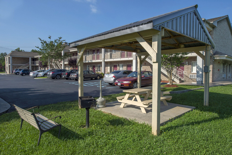 Exterior & Views 2, Affordable Corporate Suites Christiansburg, Montgomery