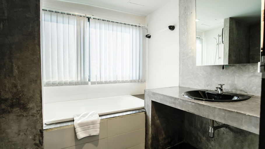 Bathroom 4, B2 Black Business & Budget Hotel, Muang Chiang Mai