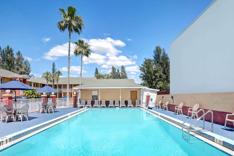 Sport & Beauty 5, Howard Johnson by Wyndham Ft. Myers FL, Lee