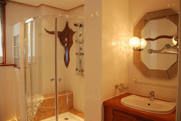 Bathroom 4, Princess of Coron, Coron