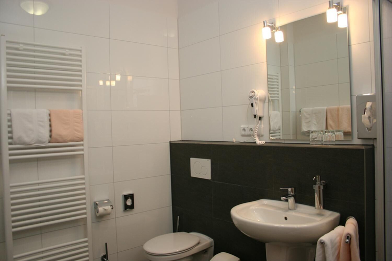 Bathroom 4, Hotel Petersen, Ammerland