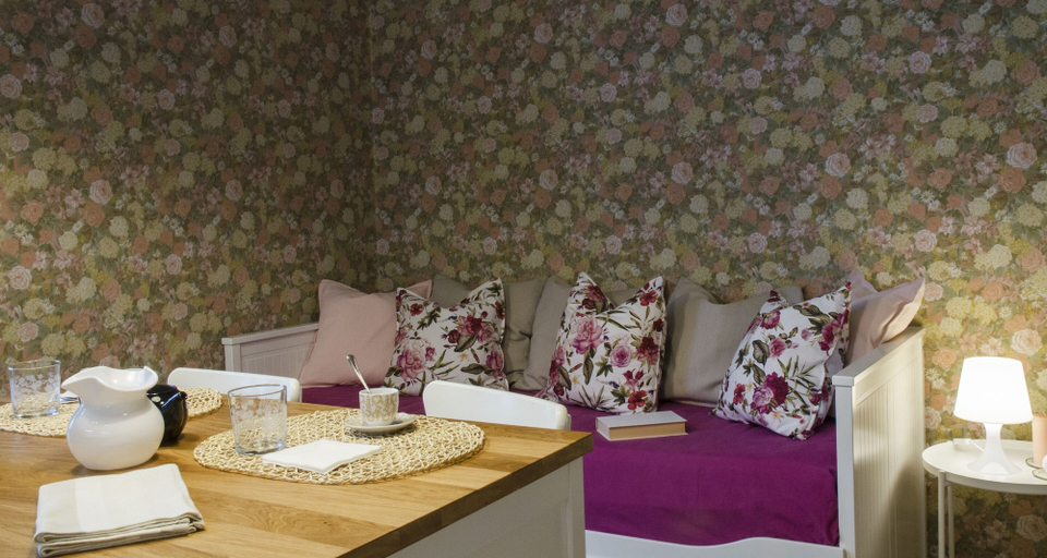 Food & Drinks 5, JOIVY Flowers Apartment 25, Como