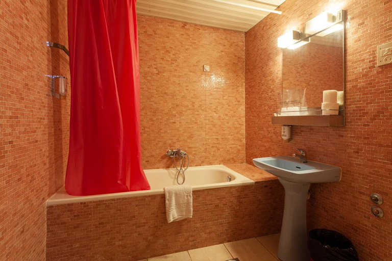 Bathroom 3, Garni Hotel Jugoslavija, Belgrade